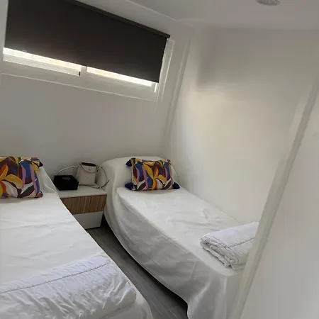 Centre, C Bilbao 100 M Beach, Sleeps 4 Apartament Salou